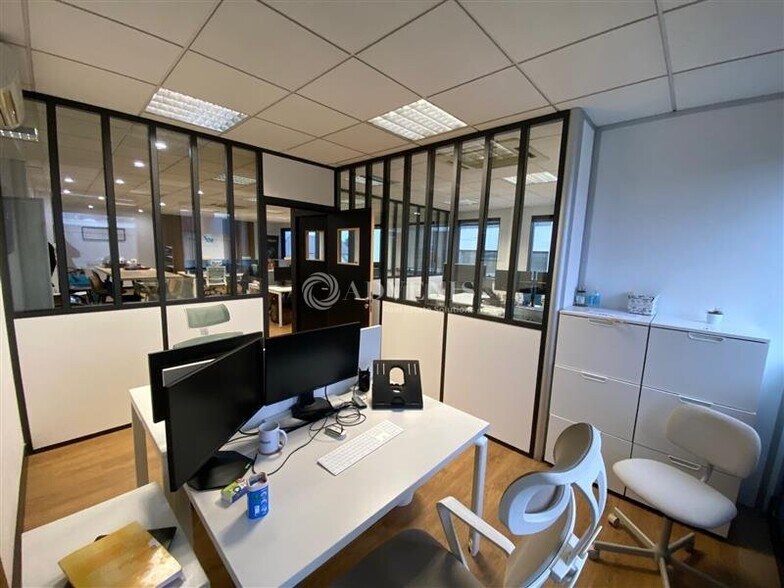 Office in Bry-sur-Marne to rent - Interior Photo - Image 3 of 6