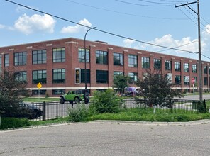 1621-1701 E Hennepin Ave, Minneapolis, MN for rent Building Photo- Image 1 of 26