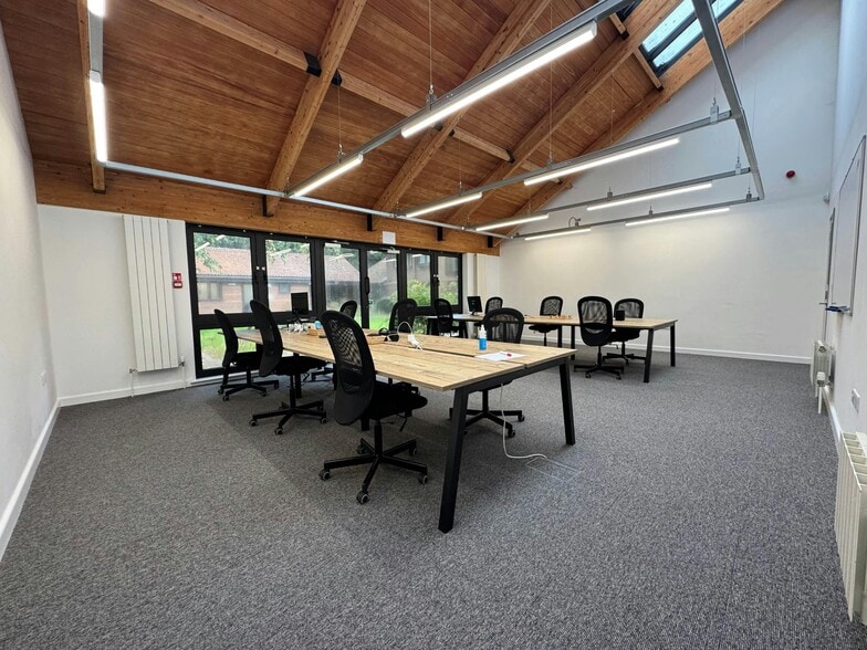 Bassett Av, Southampton to rent - Building Photo - Image 3 of 10