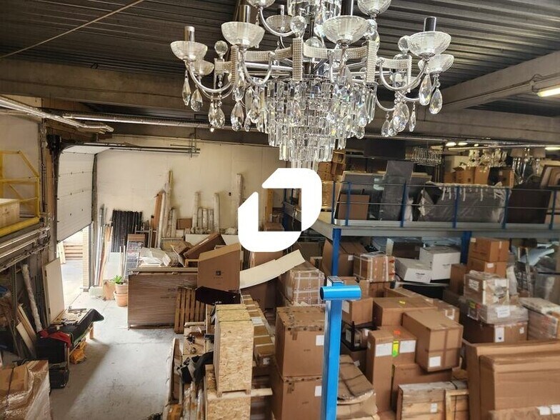 Light Industrial in Saint-Denis to rent - Building Photo - Image 3 of 8