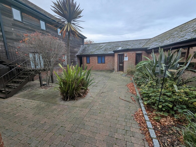 Lake Ln, Bognor Regis to rent - Building Photo - Image 2 of 3