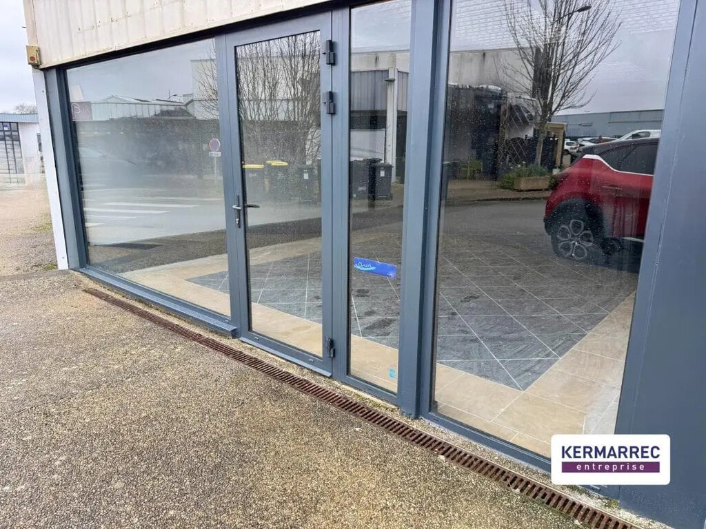 Location Commerce 100 m² - Photo 1