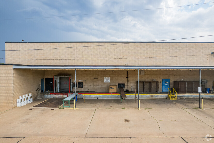 1301 Lamar St, Wichita Falls, TX for rent - Building Photo - Image 3 of 19