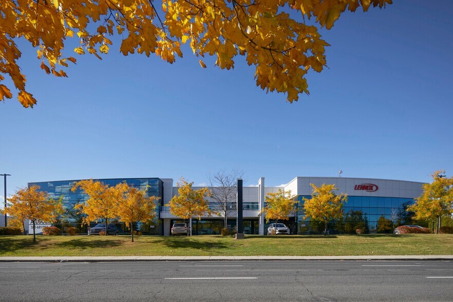 2625-2655 Boul Jacques-Cartier E, Longueuil, QC to rent - Building Photo - Image 2 of 25