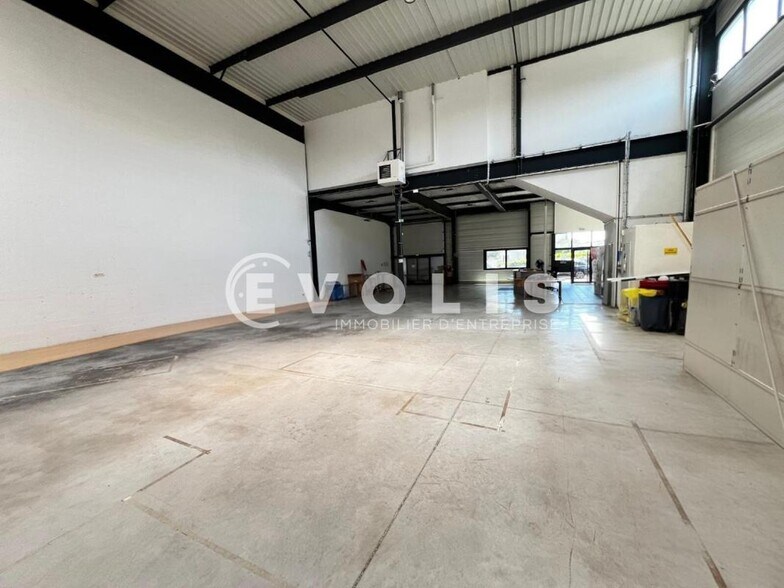 Light Industrial in Viry Chatillon to rent - Interior Photo - Image 3 of 22