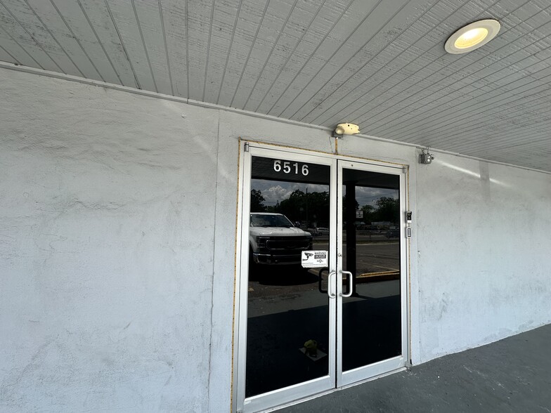 6514-6516 N 40th St, Tampa, FL for sale - Building Photo - Image 3 of 19