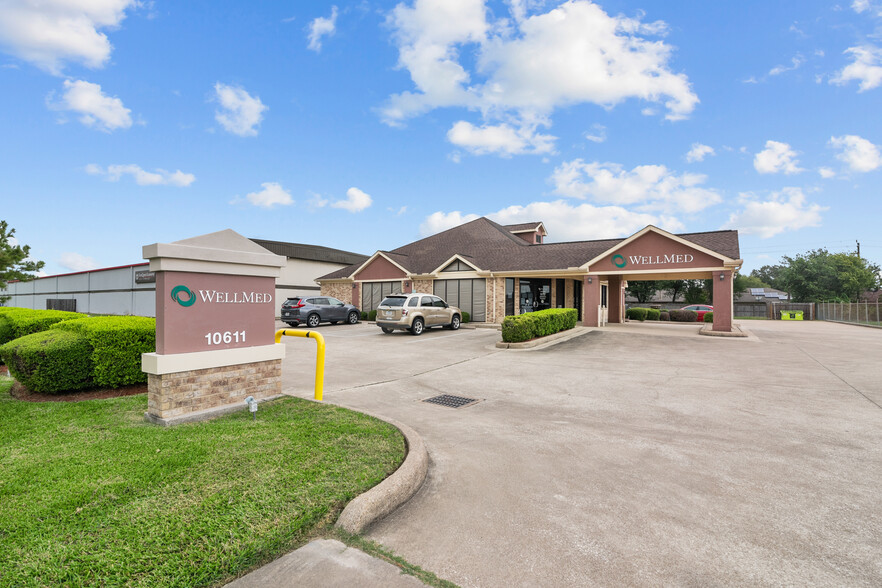 10611 W Fairmont Pky, La Porte, TX for rent - Primary Photo - Image 1 of 25