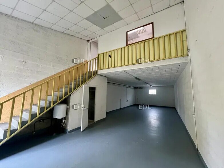 Light Industrial in Saint-Witz to rent - Interior Photo - Image 1 of 15
