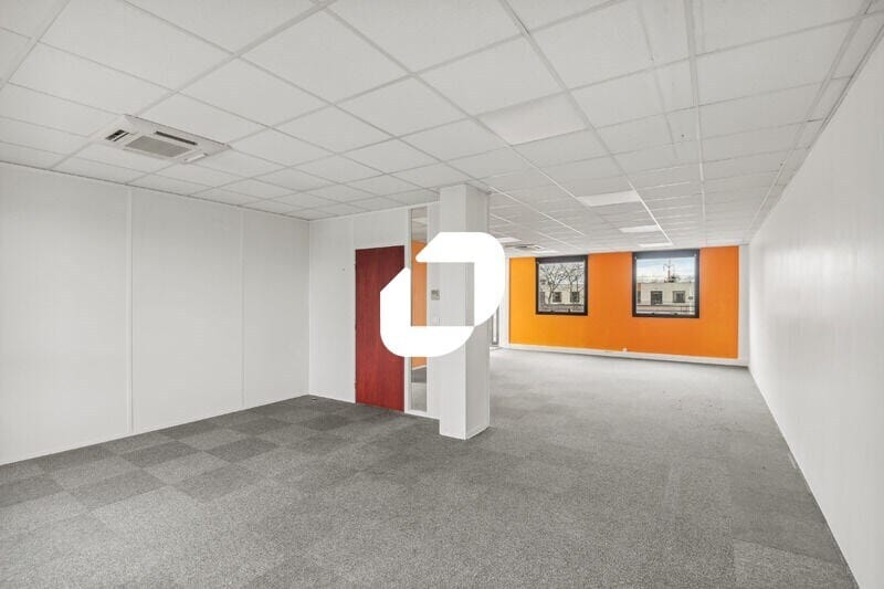 Office in Massy to rent - Building Photo - Image 3 of 14
