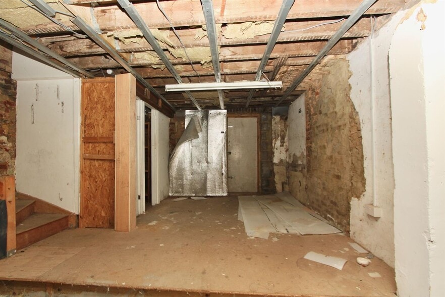 78 Stoke Newington Rd, London to rent - Interior Photo - Image 3 of 8