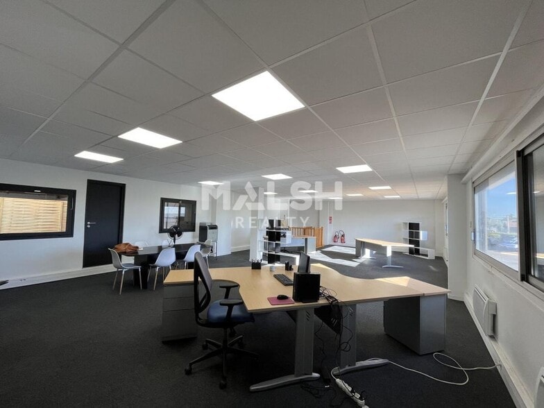 Light Industrial in Décines-Charpieu to rent - Building Photo - Image 3 of 14