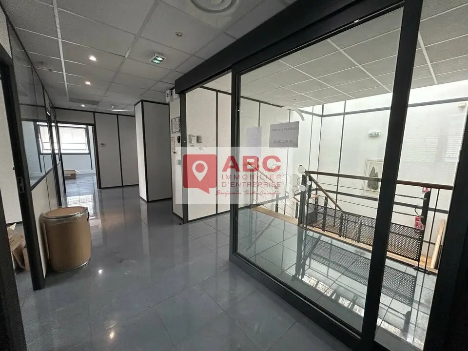 Location Bureaux 487 m² - Photo 1