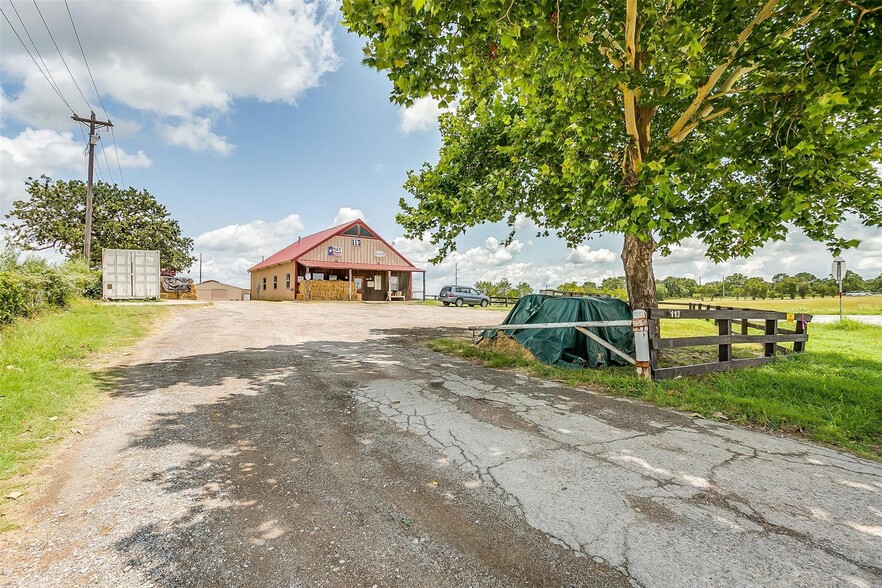 113 Dennis Junction Rd, Weatherford, TX for sale - Building Photo - Image 3 of 15