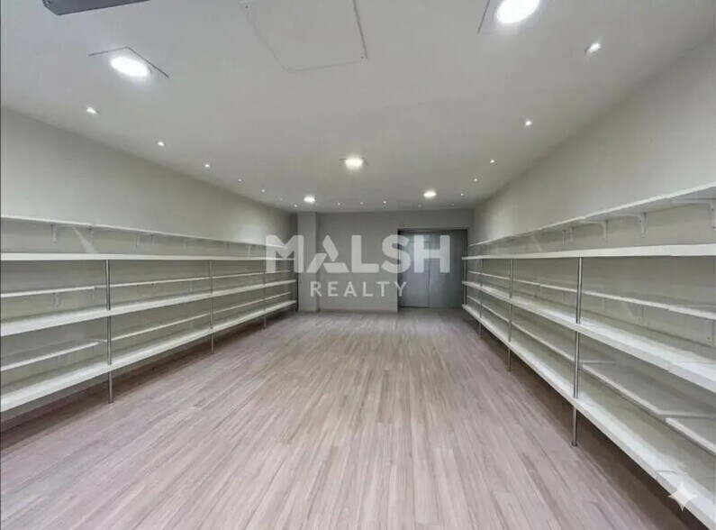 Retail in Lyon to rent - Interior Photo - Image 2 of 5