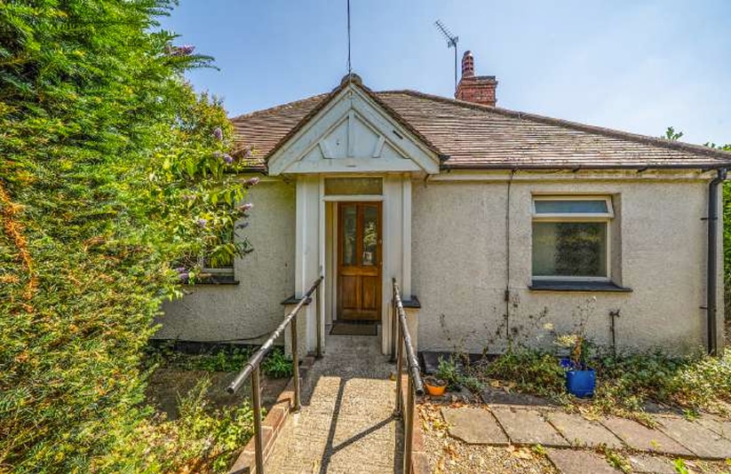 125 Chaldon Rd, Caterham for sale Primary Photo- Image 1 of 3