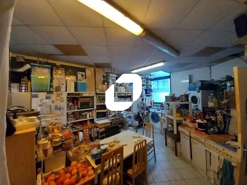 Office in Montrouge to rent - Interior Photo - Image 2 of 12