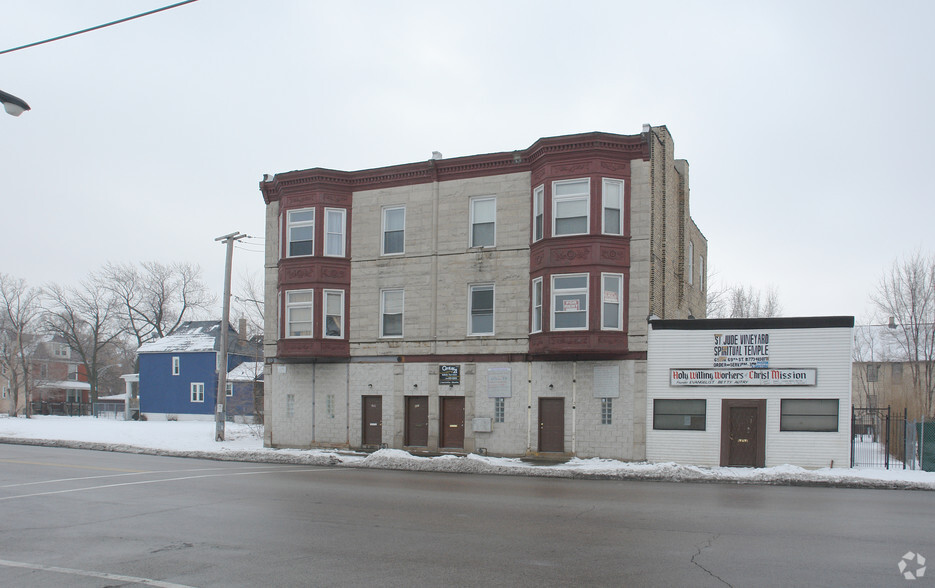 647-651 W 69th St, Chicago, IL for sale - Building Photo - Image 3 of 4