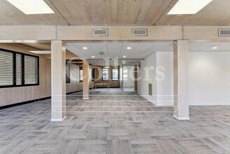 Office in Marseille to rent Interior Photo- Image 1 of 11