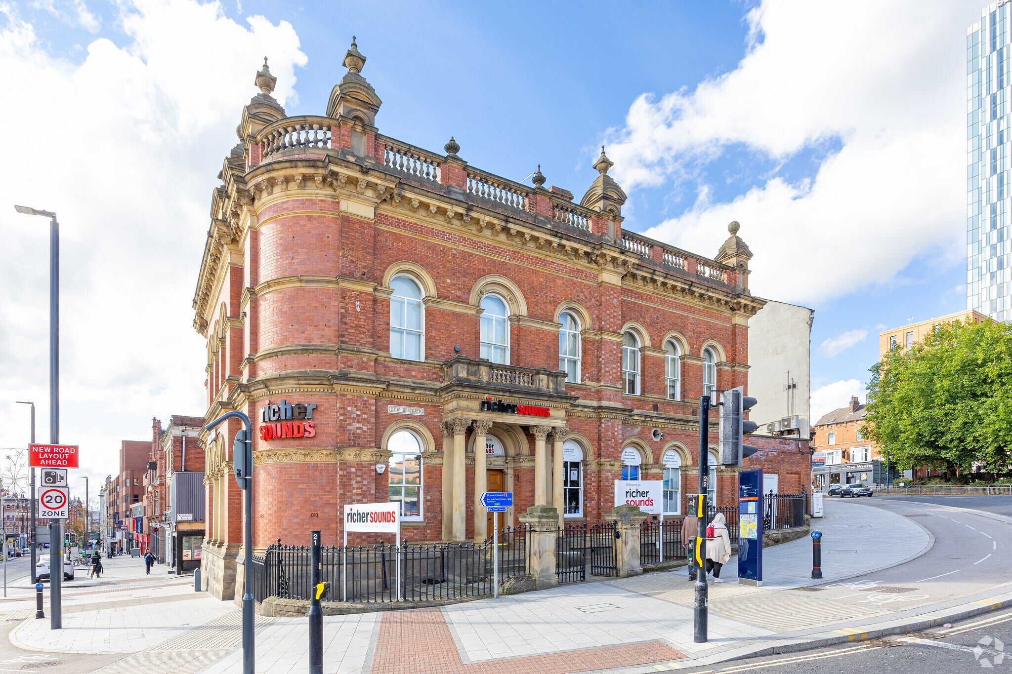 74 New Briggate, Leeds for sale Primary Photo- Image 1 of 1