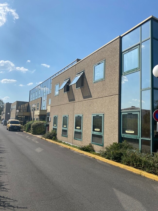 Location Local d'activités 305 m²