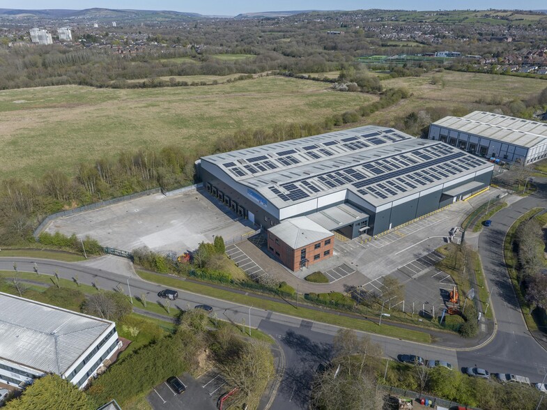 Bredbury Park Way, Stockport to rent - Building Photo - Image 3 of 12