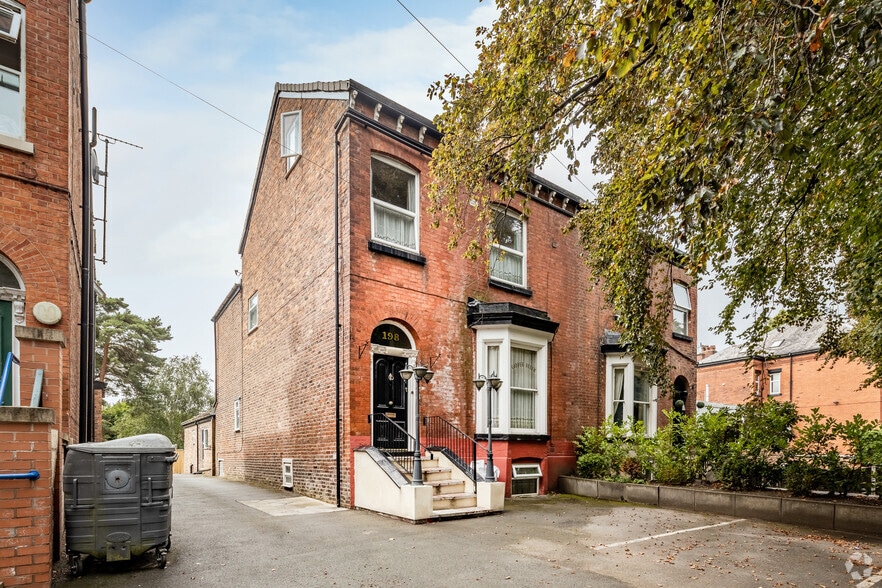 198 Buxton Rd, Stockport for sale - Primary Photo - Image 1 of 1