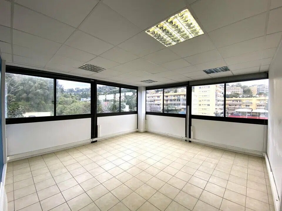 Office in Le Cannet to rent Building Photo- Image 1 of 10