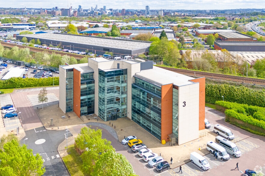 Gelderd Rd, Leeds to rent - Building Photo - Image 3 of 5