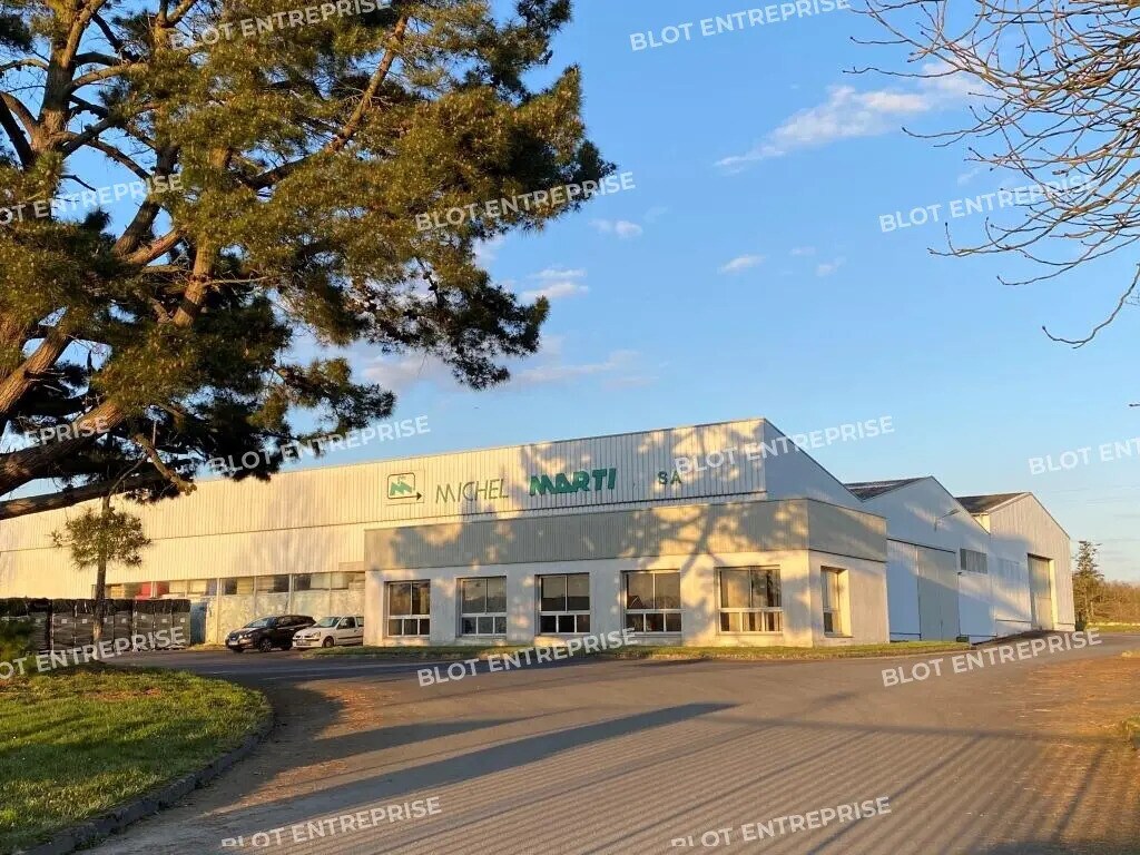 Location Local d'activités 3 350 m² - Photo 1