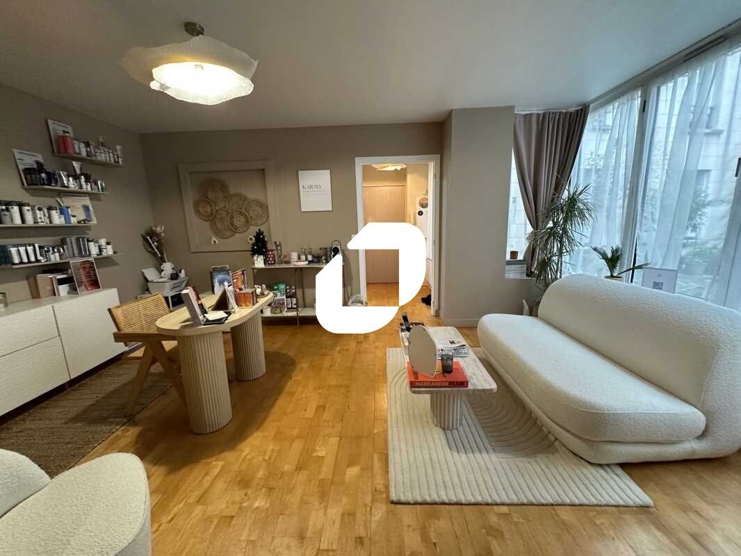 Office in Saint-Germain-en-Laye to rent Building Photo- Image 1 of 12