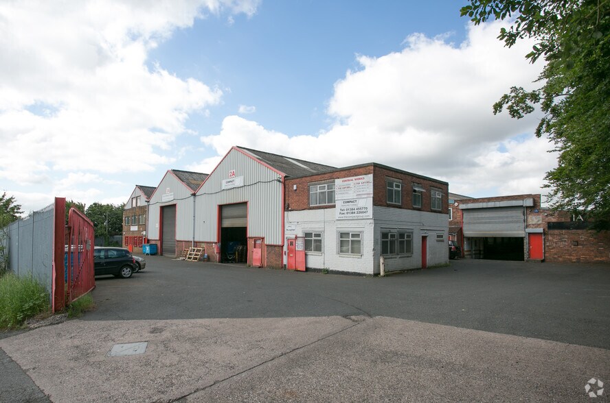 4 Peartree Ln, Dudley for sale - Primary Photo - Image 1 of 1