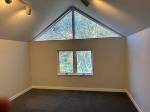 19 Ludlow Rd, Westport, CT for rent Interior Photo- Image 2 of 3