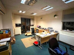 12 Mill St, Slough to rent Interior Photo- Image 2 of 7