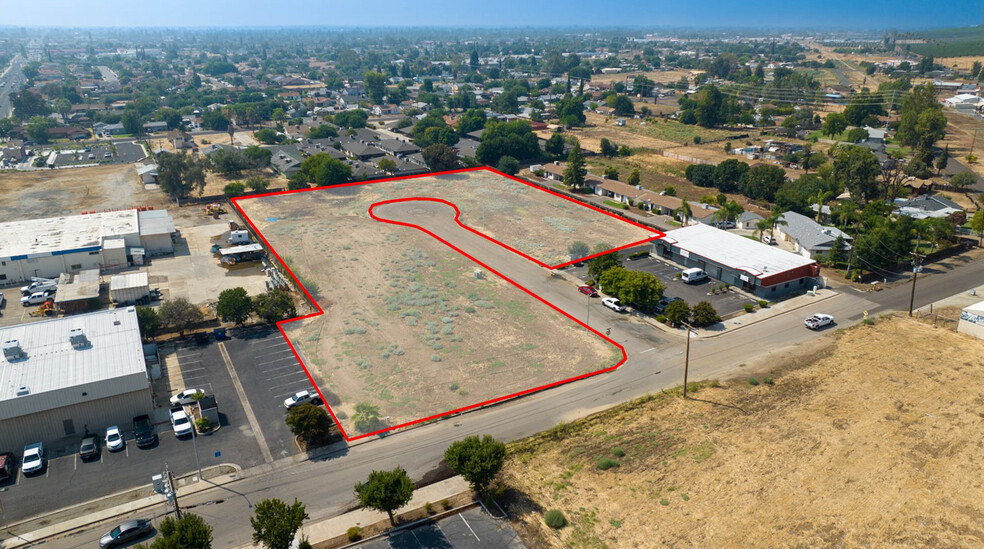 300 Sequoia cir, Porterville, CA for sale - Building Photo - Image 3 of 9