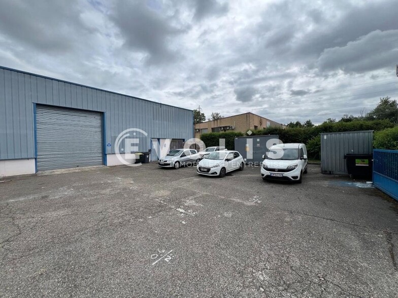1 Rue Jacques Monod, Vaulx-en-Velin to rent - Building Photo - Image 3 of 8