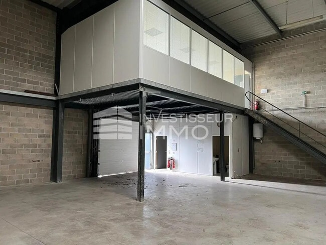 Vente Local d'activités 150 m² à 204 m²