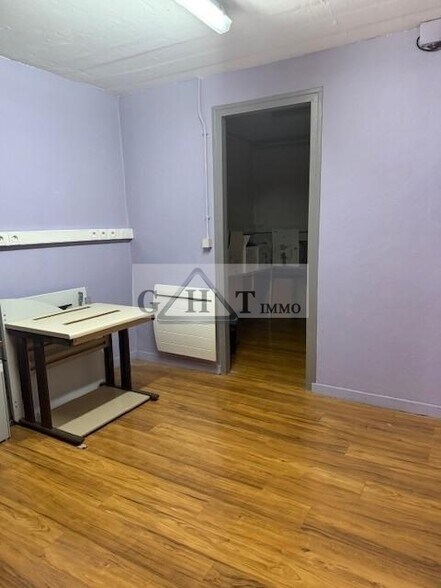 Industrial in Villeneuve-le-Roi to rent - Interior Photo - Image 3 of 16