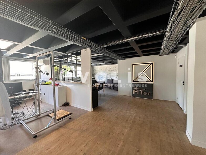 Office in Montrouge to rent - Interior Photo - Image 2 of 10