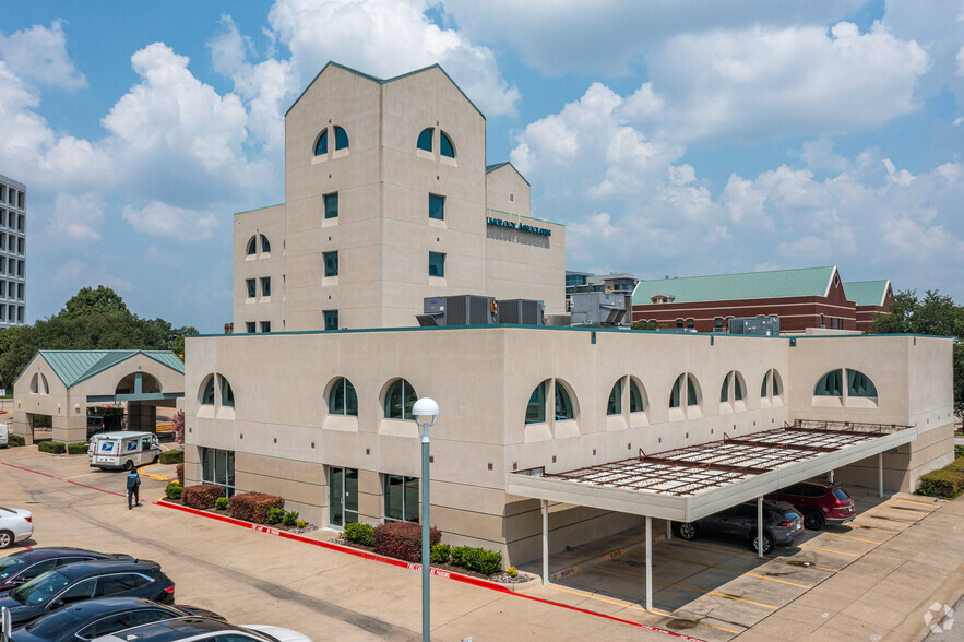 1201 Summit Ave, Fort Worth, TX for rent - Building Photo - Image 3 of 7