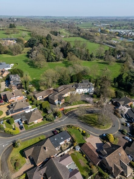 2 Cedar Close, Stratford Upon Avon for sale - Building Photo - Image 3 of 9