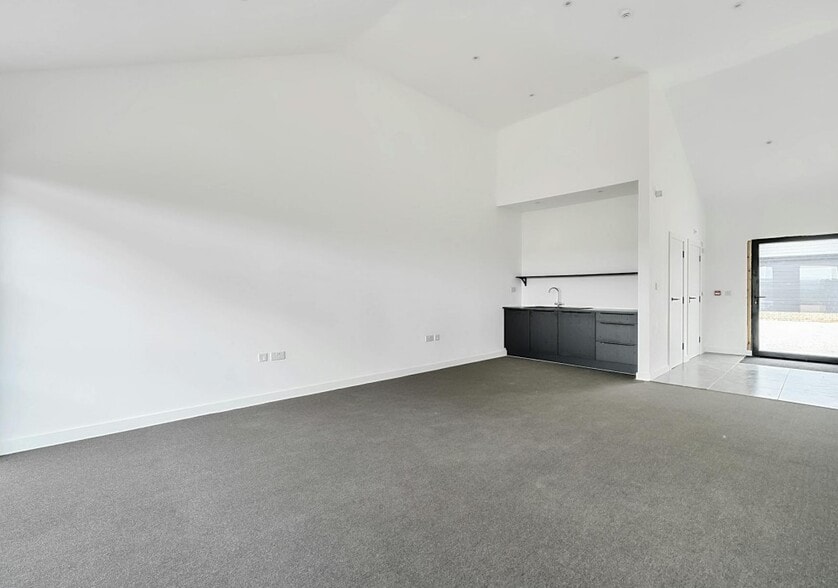 Watling St, Leighton Buzzard to rent - Interior Photo - Image 3 of 7