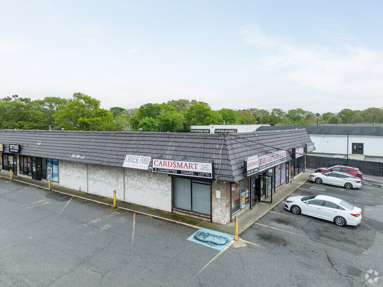 691-707 Medford Ave, Patchogue, NY for sale - Primary Photo - Image 1 of 5