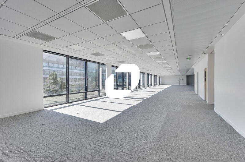 Office in Saint-Denis to rent - Building Photo - Image 2 of 14