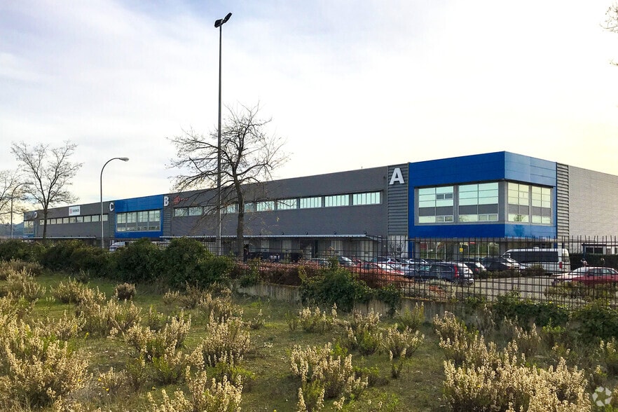 Plaza René Descartes, 2, Alcalá de Henares, Madrid to rent - Building Photo - Image 2 of 9