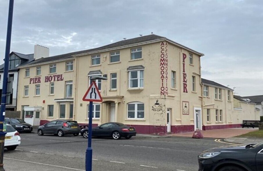 38 Esplanade, Porthcawl for sale - Primary Photo - Image 1 of 1