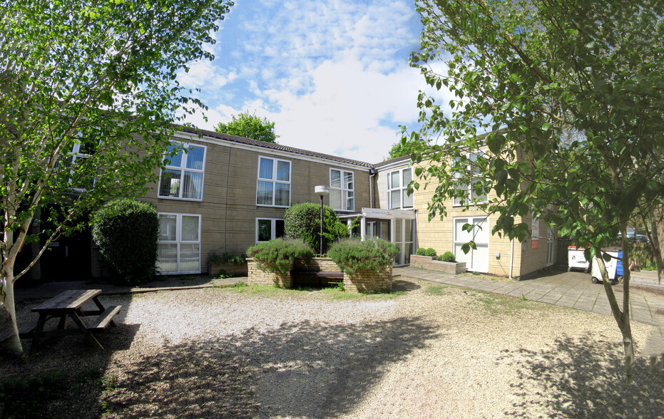 Phoenix Way, Cirencester for rent - Building Photo - Image 3 of 16