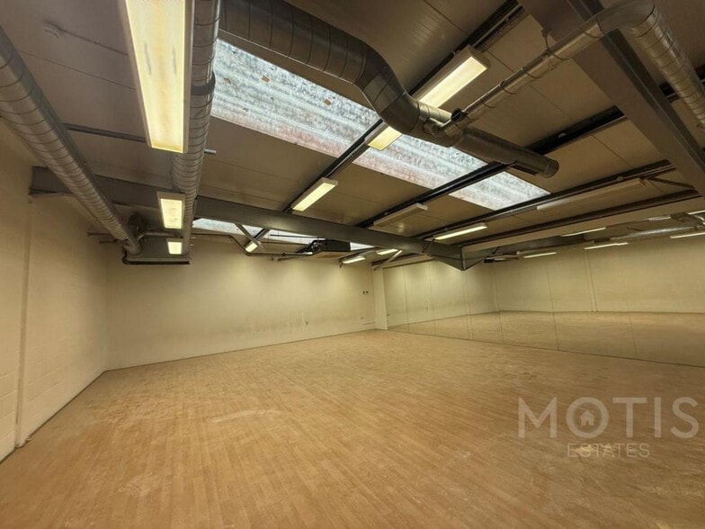 Henwood, Ashford to rent - Building Photo - Image 3 of 4