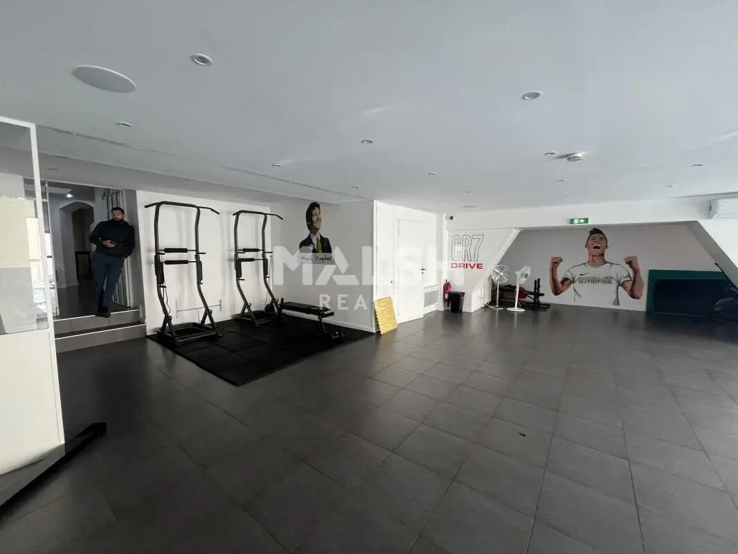 Retail in Lyon to rent Interior Photo- Image 1 of 15