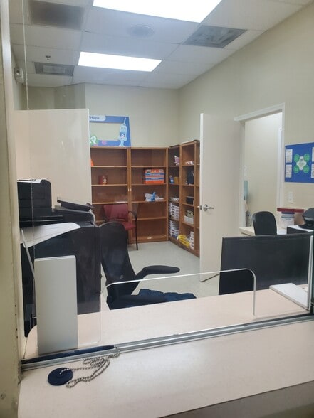 601 N Congress Ave, Delray Beach, FL to rent - Interior Photo - Image 3 of 73