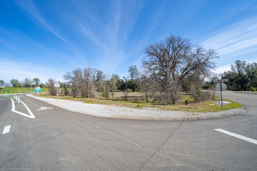 Old Oregon Trl. Trl, Redding, CA for sale - Building Photo - Image 2 of 14